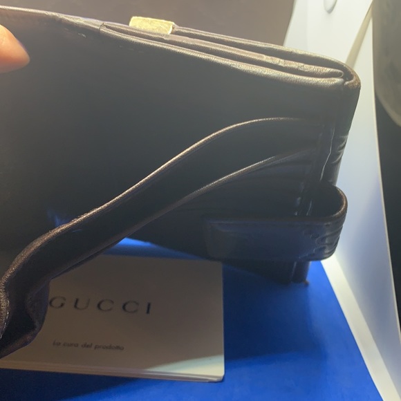 Authentic GUCCI BROWN GUCCISSIMA LEATHER METAL BAR WALLET
GG Logo Compact - Picture 5 of 8